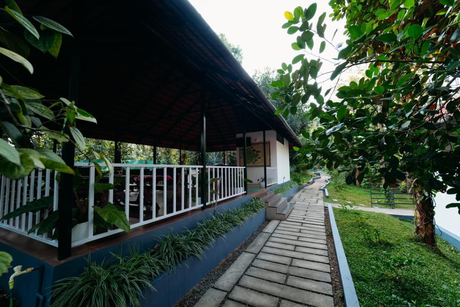 Le Vista Resort Sultan Bathery Extérieur photo
